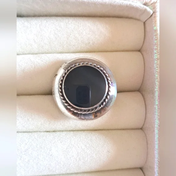 Black Onxy sterling silver ring with gift set - Picture 3 of 3